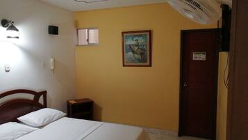 Basic Room, 1 Double Bed | Free WiFi, bed sheets