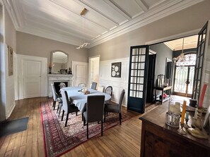 تناول الطعام