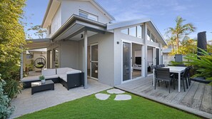 تناول الطعام بالخارج