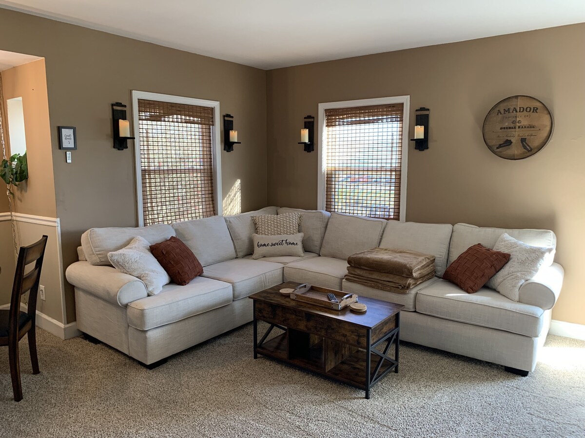 Super Comfy Cottage ~ Central Locale ~ Pet Friendly