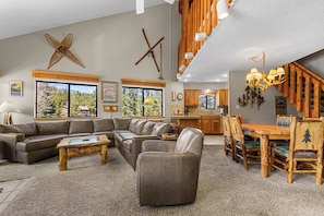 TV, fireplace - Ski-In Mountain Retreat at Four O'clock Run – Prime Location with Stunning Views (Breckenridge)