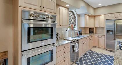 Valley View Villa: Indoor pool, Basketball court, and theater room