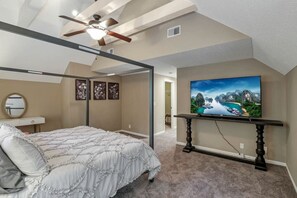 5 chambres, bureau, fer et planche à repasser, lit parapluie