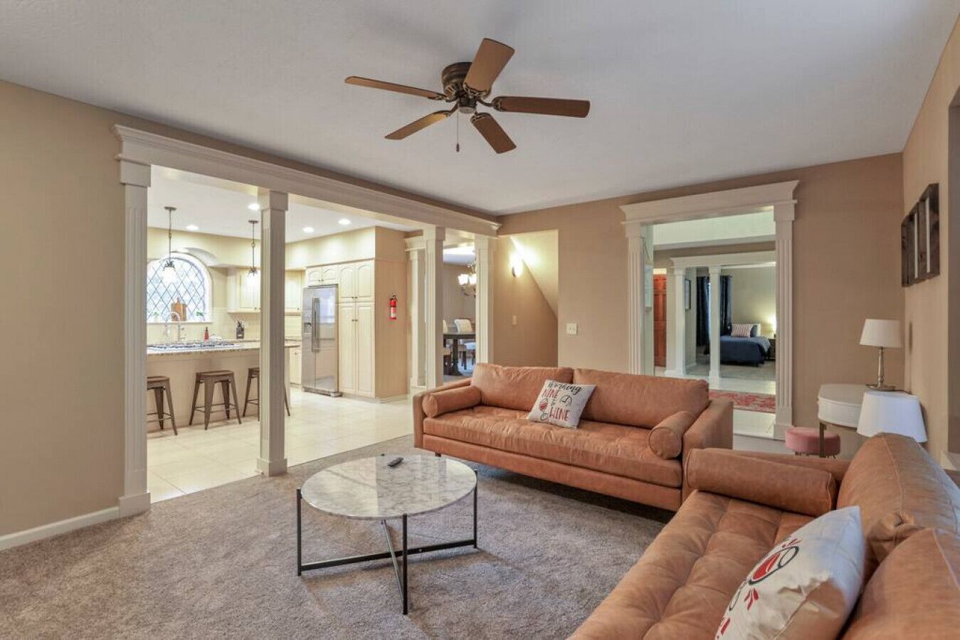 Smart-tv, pejs, bordfodbold, bøger