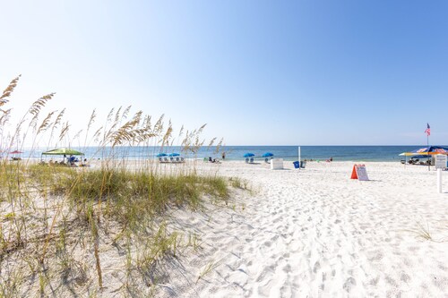 Ocean Reef 105-  Adorable! Budget Friendly! Beach Front! Great Pool!