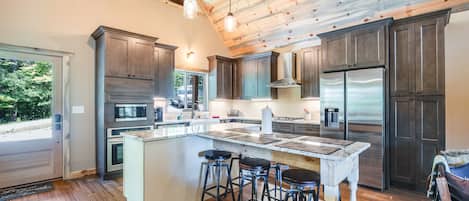 ثلاجة، ميكروويف، فرن، موقد طهي مسطح