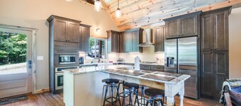 Coosawattee River Resort cabin with fireplaces, Ping-Pong, washer/dryer, & WiFi
