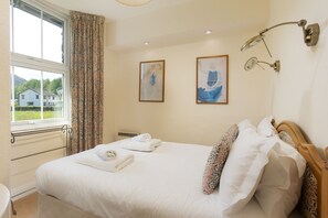 3 bedrooms, iron/ironing board, bed sheets - Oak Cottage, Chapel Stile (Chapel Stile)