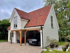 Exterior - Debussys Guest House - 2 bed and 2 bathroom, near Saffron Walden (Saffron Walden)