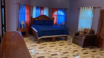 6 bedrooms, WiFi, bed sheets