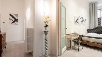 1 camera, una scrivania, ferro/asse da stiro, Wi-Fi gratuito