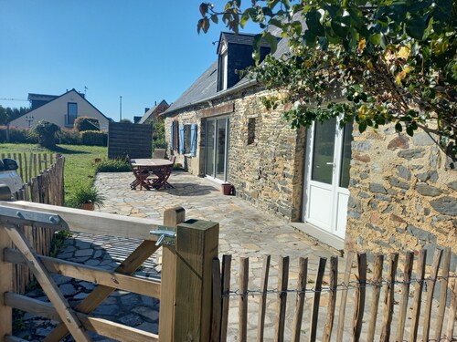 Single-storey house 100 m from the strikes