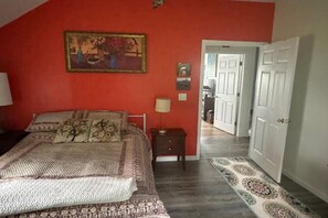 6 bedrooms, desk, iron/ironing board, free WiFi - Lake Spirit-Lakefront-Hot tub-Pet friendly-Boats (Alpine)