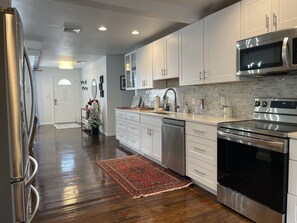 Fridge, microwave, oven, stovetop - Charming and spacious home near the lake with a game room, furnished patio & AC (Pocono Summit)