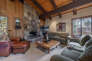 Télévision, cheminée