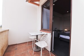 A small room with a bed, a desk, and a chair. - KING TAMAR HOTEL By LUXURIA HOTELS (Tbilisi)