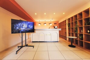 Lobby sitting area - KING TAMAR HOTEL By LUXURIA HOTELS (Tbilisi)