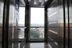Lift - KING TAMAR HOTEL By LUXURIA HOTELS (Tbilisi)