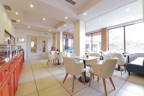 Daily continental breakfast for a fee - KING TAMAR HOTEL By LUXURIA HOTELS (Tbilisi)