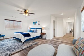 4 Schlafzimmer, Schreibtisch, Bügeleisen/Bügelbrett, Reisekinderbett