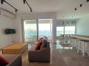 Living area - Delux apartment 1 by Hillside Xh.D apartments TM (Sarandë)