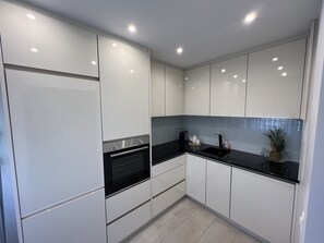 Kühlschrank, Ofen, Herdplatte, Geschirrspüler