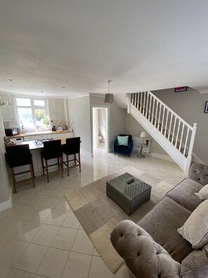 Living area - 2 bed flat (Purley)