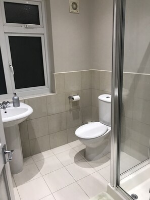 Shower - 2 bed flat (Purley)
