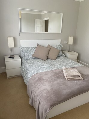 2 bedrooms, WiFi - 2 bed flat (Purley)