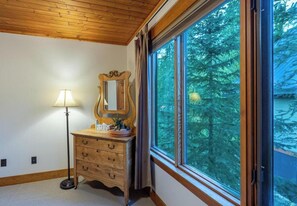 Interior - Ski-in 5 Bedroom Chalet Sleeps 14 (Fernie Alpine Resort)