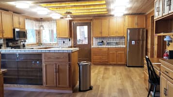 雪櫃、微波爐、焗爐、爐具