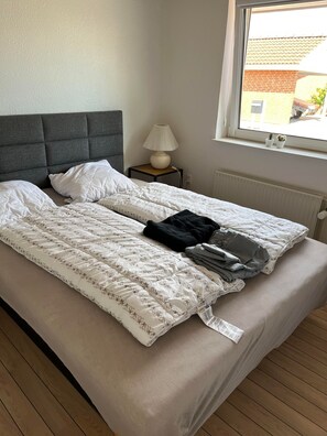 3 Schlafzimmer, Schreibtisch, Bügeleisen/Bügelbrett, kostenloses WLAN
