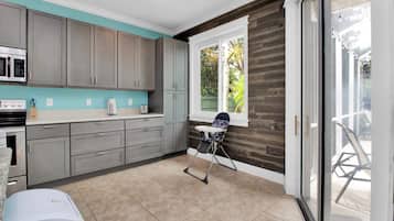 Frigorífic, microones, forn i placa de cuina