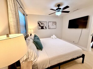 4 多间卧室、办公桌、熨斗/熨衣板、旅行婴儿床