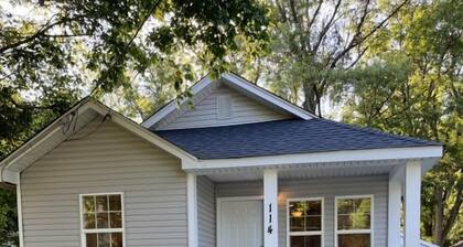 Wilson, Two Bedroom House in Historic Loveland