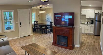Wilson, Two Bedroom House in Historic Loveland
