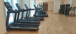 Fitness facility - Stylish Suite on Yas island with sea view balcony, near mall, theme parks. (Abu Dhabi)