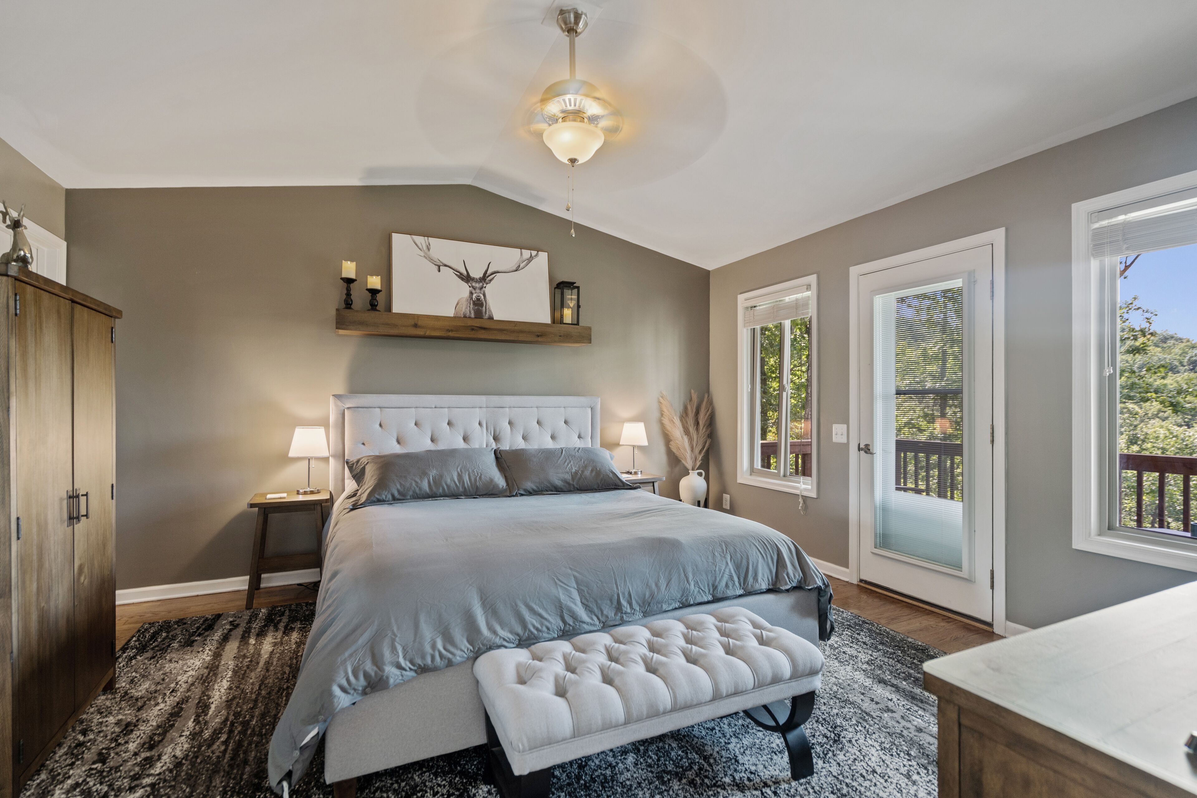 4 bedrooms, desk, iron/ironing board, travel crib