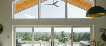 Sky Ridge-The Dawn/ Brand New Cabin in Amish Country w/Hot tub