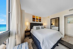 1 bedroom, in-room safe, iron/ironing board, travel cot - Gorgeous Sunny Isles Beach Condo w/Balcony an Ocean View & Direct Beach Access! (Sunny Isles Beach)