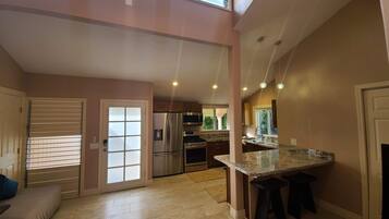 KylskÄp, mikrovÄgsugn, ugn och spishÀll