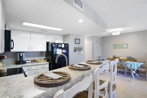 Private kitchen - Beautiful Marina and condo (Gulf Shores)