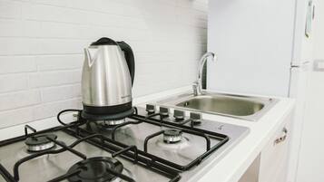 KĂŒhlschrank, Mikrowelle, Ofen, Herdplatte