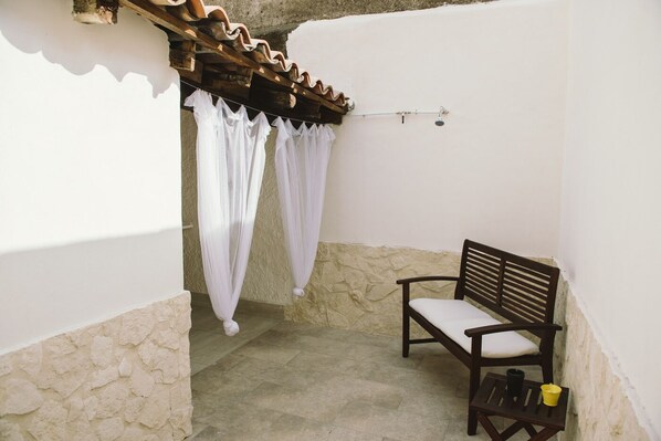 Unclassified image, 1 of 29, button