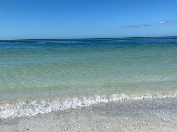 Plage à proximité, chaises longues