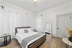 2 bedrooms, desk, iron/ironing board, travel crib