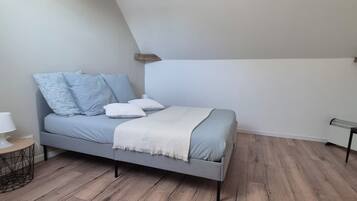 5 habitaciones, cuna de viaje, wifi gratis y ropa de cama