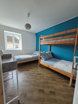 5 habitaciones, cuna de viaje, wifi gratis y ropa de cama 