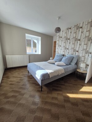 5 chambres, lit parapluie, Wi-Fi gratuit, draps fournis