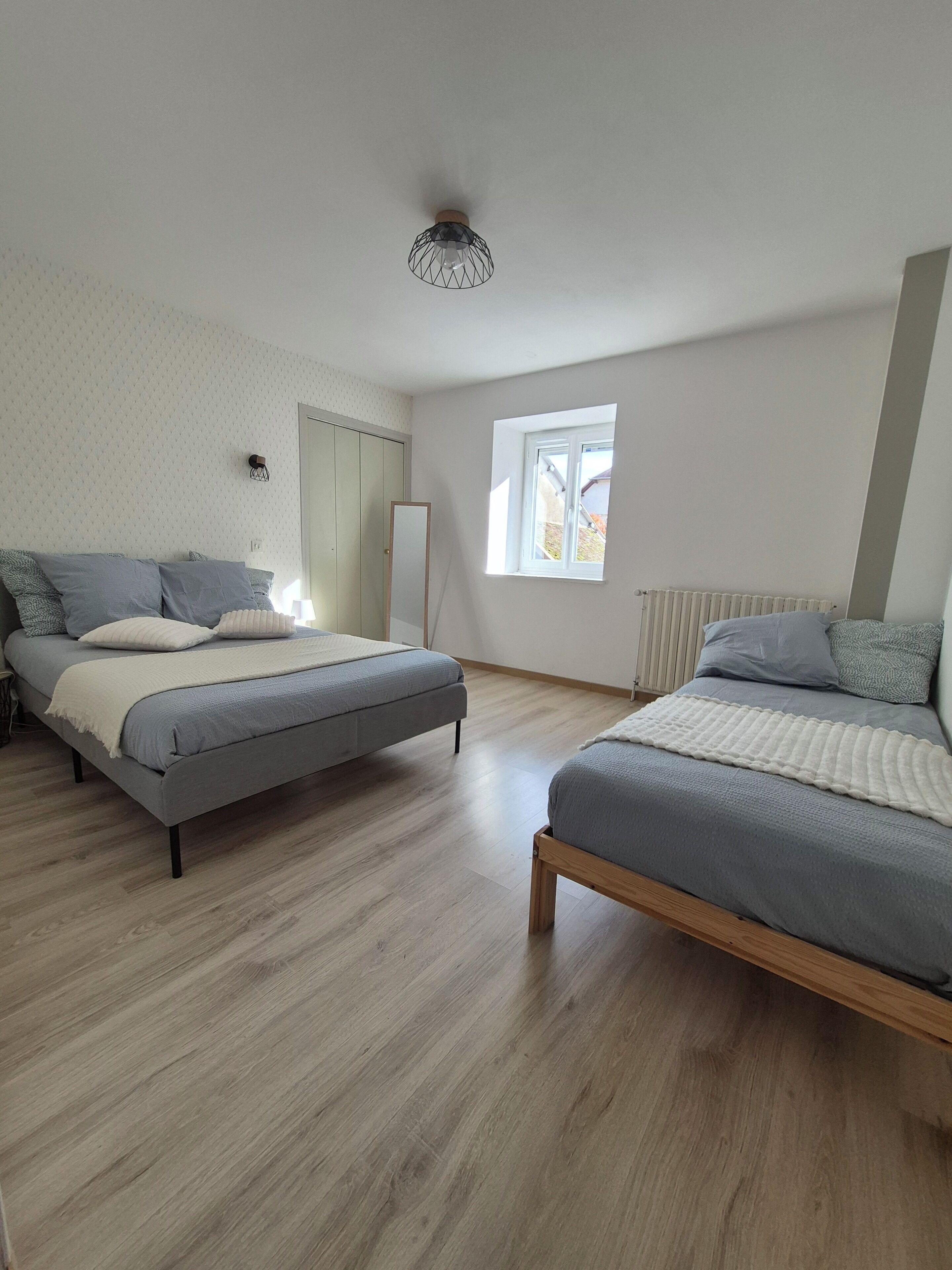 5 多间卧室、旅行婴儿床、免费 WiFi、床单